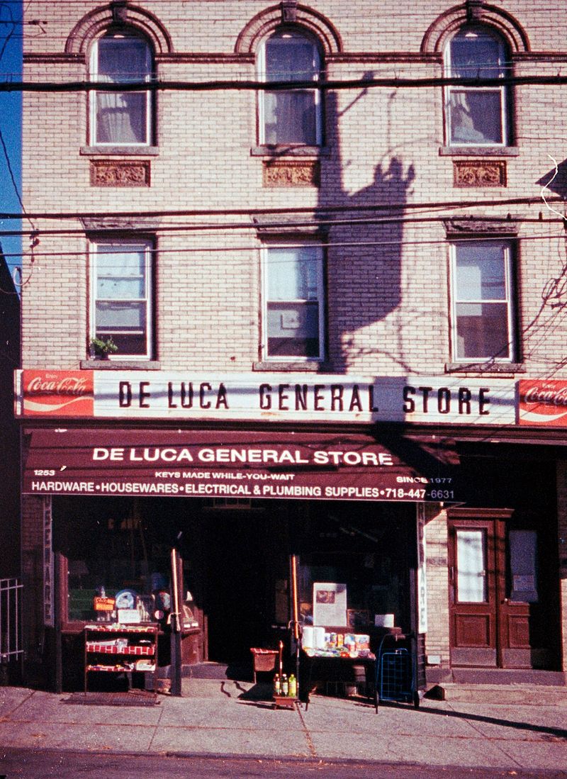 © Maria Spann - Bay Street, Staten Island