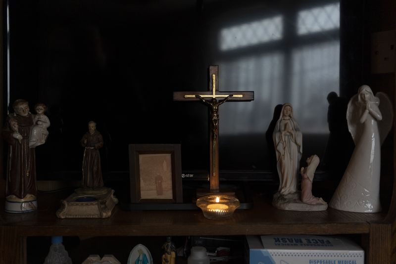 © Paulo Nunes dos Santos - Image from the The Cure: Faith healing in Ireland photography project