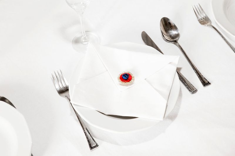 © Julie Delabarre - Image from the À mettre dans mon cercueil ou à brûler photography project