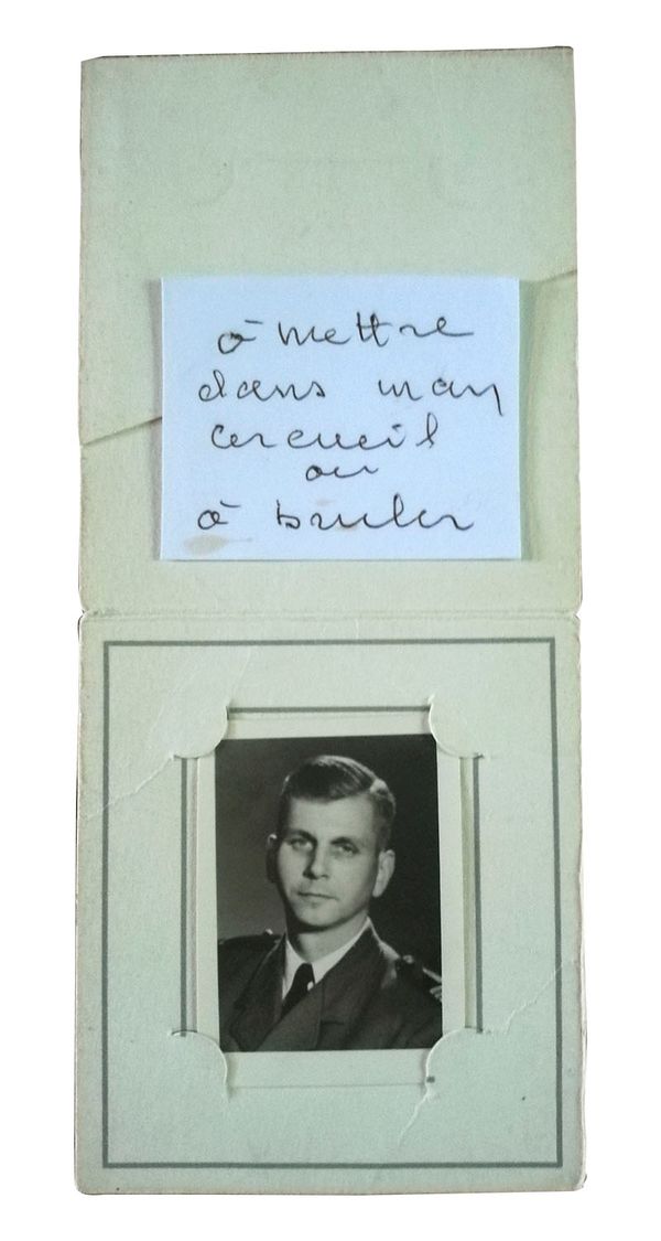 © Julie Delabarre - Image from the À mettre dans mon cercueil ou à brûler photography project