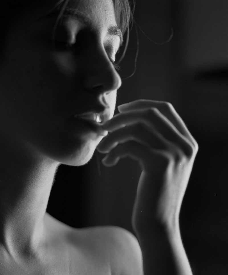© Kelly Rosa - [...] And in your arms, That left no room, For anything. She felt like a glass. [...]