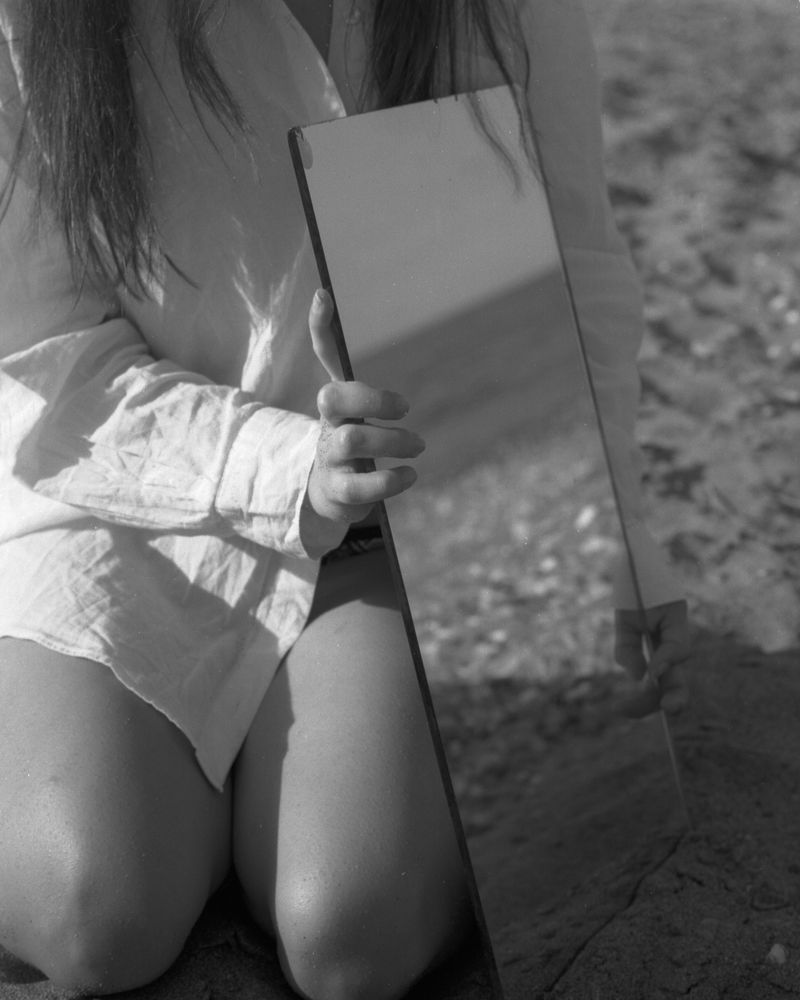 © Kelly Rosa - [...] Scared. Scared of the past. Scared of her choices. Scared. Scared of change. Scared of her own heart. Scared. [...]