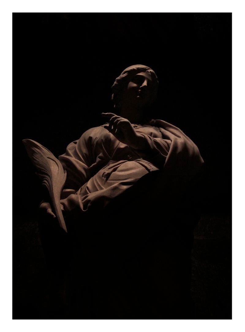 © Joana Dionísio - Image from the And the shape of things disappeared for a while photography project