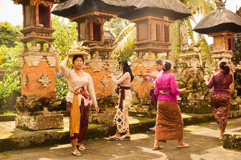 © Maxine Balchus - Image from the The Women who keep Bali breathing photography project