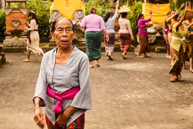 © Maxine Balchus - Image from the The Women who keep Bali breathing photography project