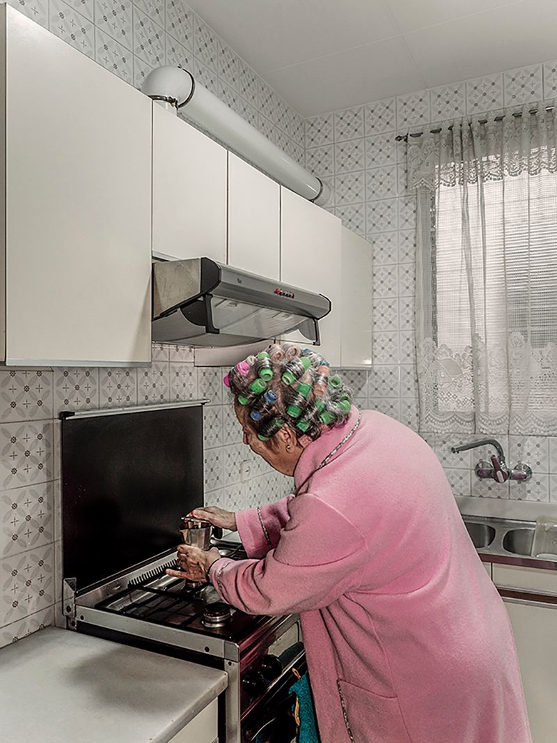 © Séverine Sajous - Maria's morning routine. Coffee & loneliness