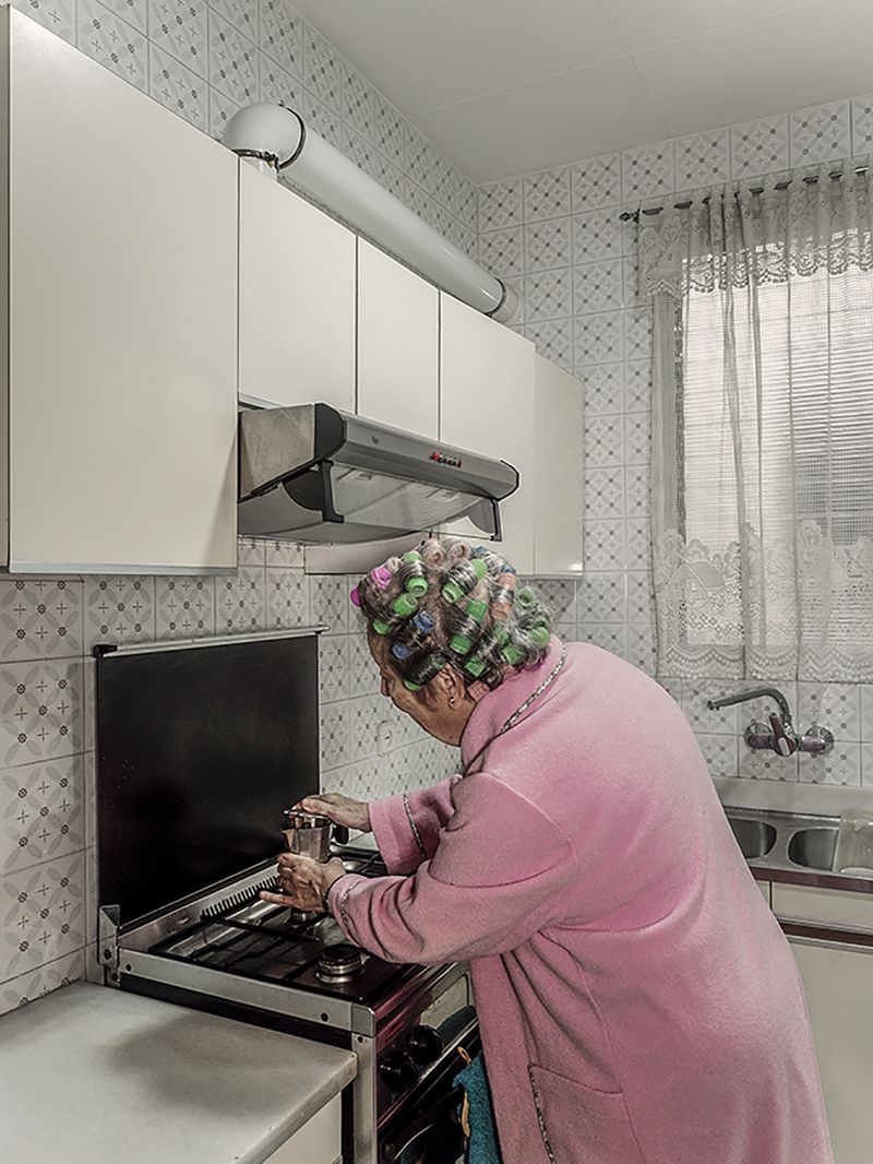 © Séverine Sajous - Maria's morning routine. Coffee & loneliness