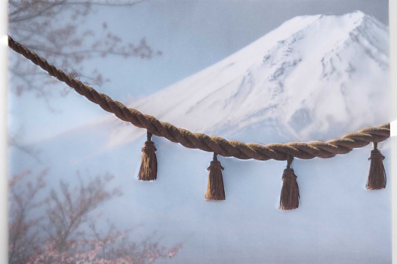 © Julia Wimmerlin - Warding offSacred ropes ward off evil spirits and separate the sacred from the profane, invisible ropes do the rest