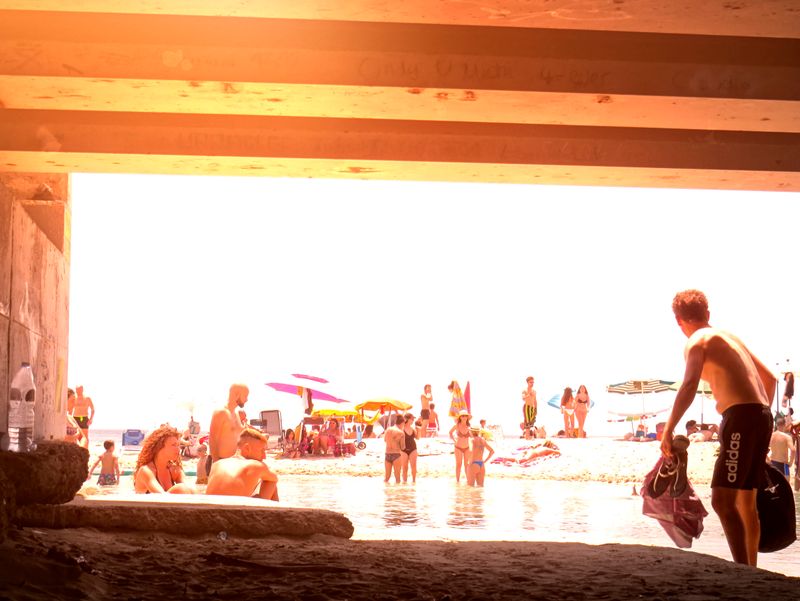 © GIUSEPPE FRANCAVILLA - Picnic by the open water