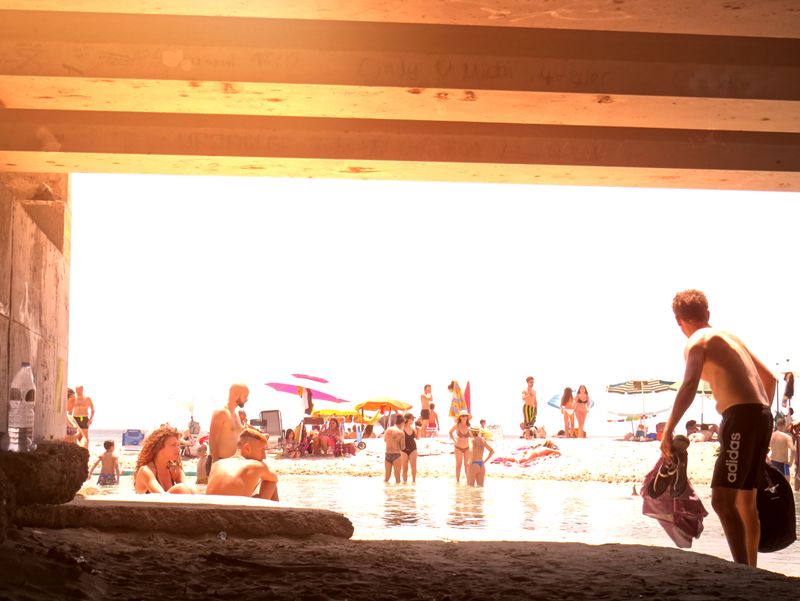 © GIUSEPPE FRANCAVILLA - Picnic by the open water