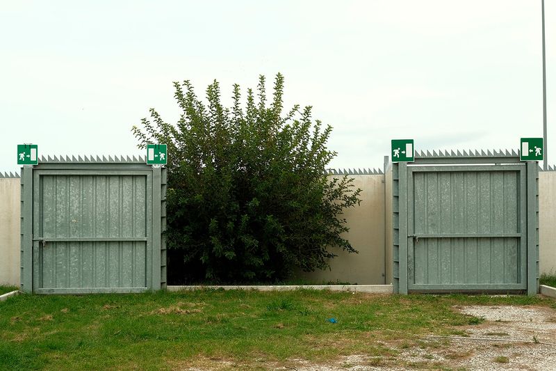 © Matteo De Petris - Image from the Ai Margini photography project