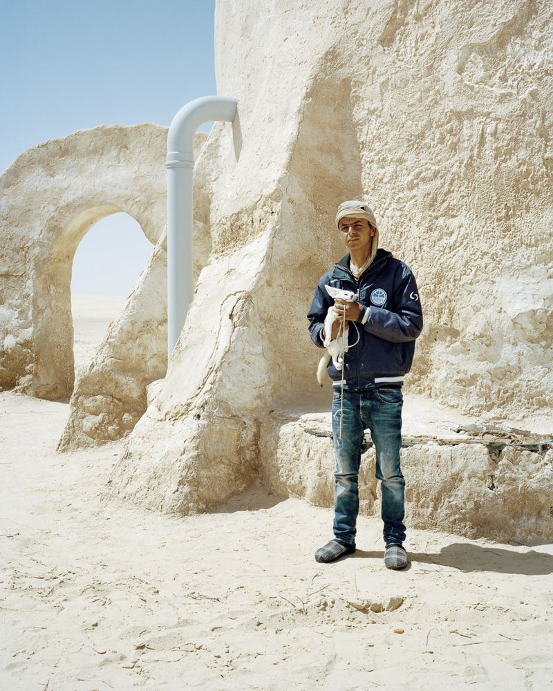 © Miriam Stanke - Ahmed with a desert fox at the Star Wars film set, Ong Jmel