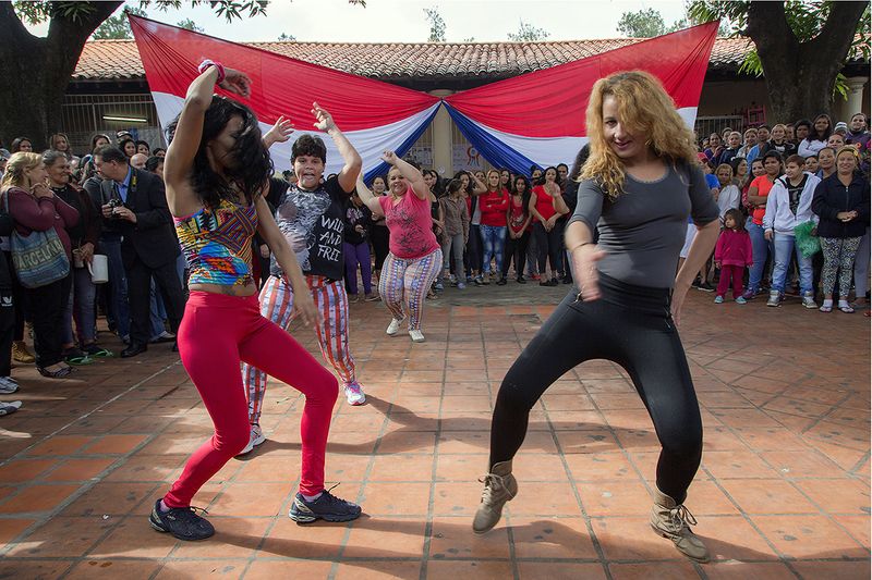 © Francene Keery - Carcel de mujeres, El Buen Pastor, Asunción - competición de baile