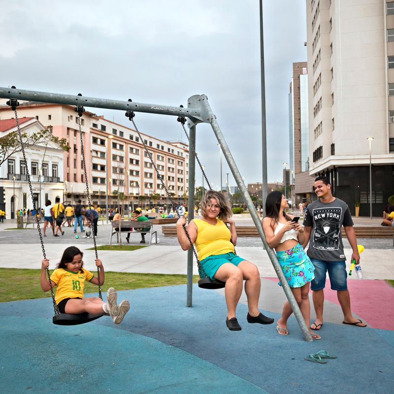 © Lara Ciarabellini - Image from the Urban Rio: life in between beaches and favelas photography project