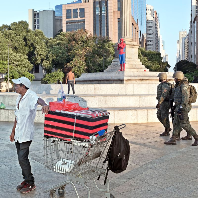 © Lara Ciarabellini - Image from the Urban Rio: life in between beaches and favelas photography project