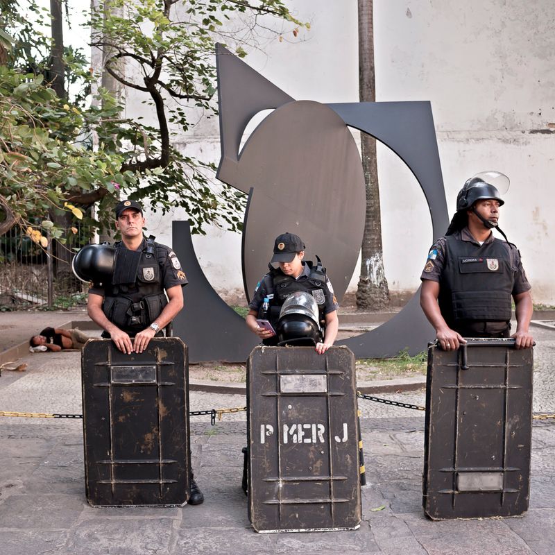 © Lara Ciarabellini - Image from the Urban Rio: life in between beaches and favelas photography project