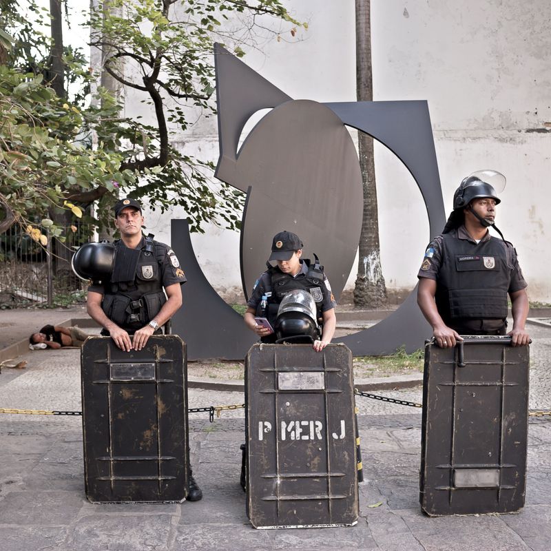 © Lara Ciarabellini - Image from the Urban Rio: life in between beaches and favelas photography project
