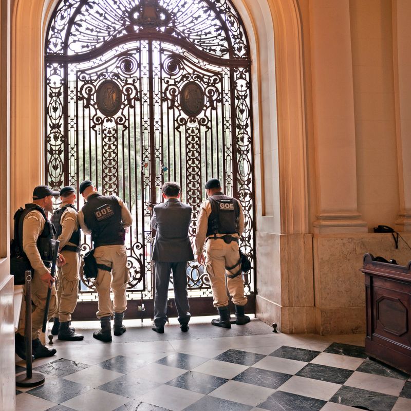 © Lara Ciarabellini - Image from the Urban Rio: life in between beaches and favelas photography project