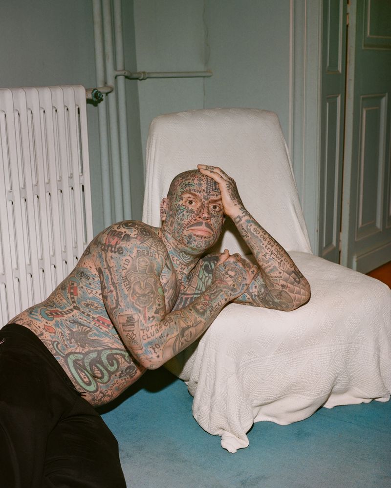 © Henri Kisielewski - Scribble, (2024). Kodak medium format colour negative film (6x7).