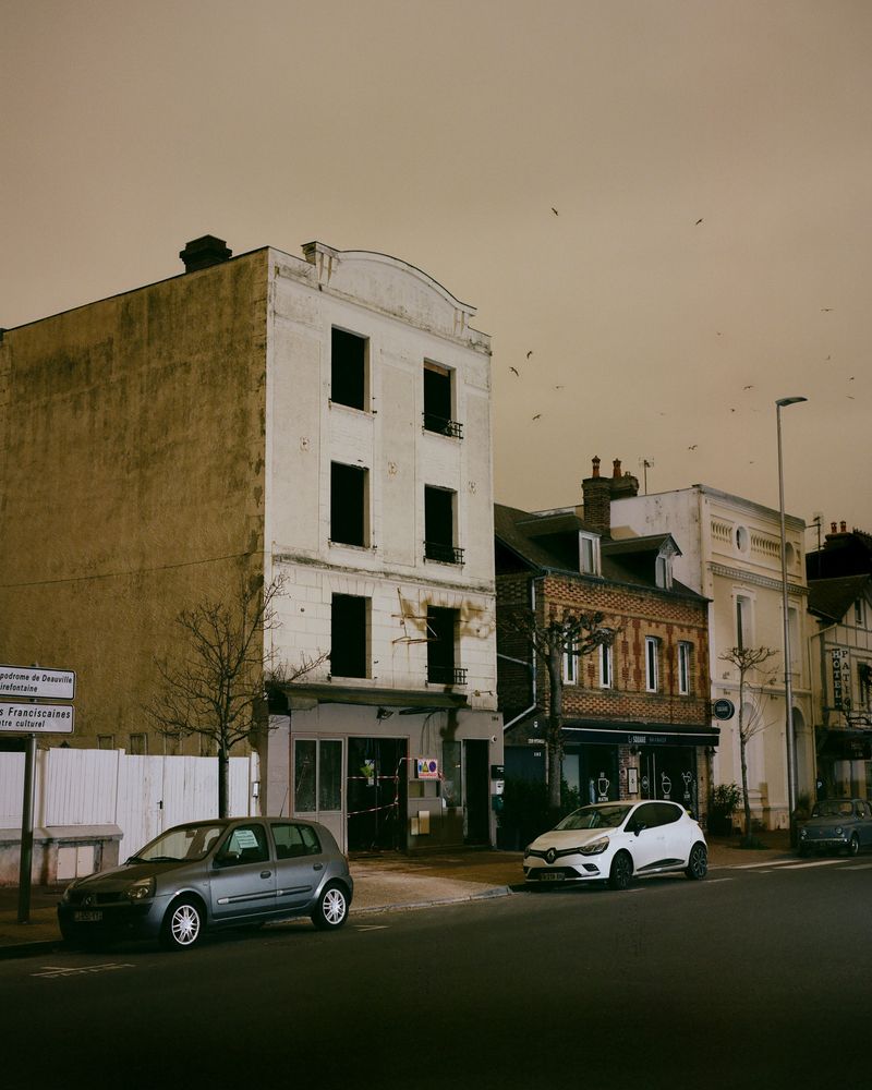 © Henri Kisielewski - Sandstorm, (2022). Kodak medium format colour negative film (6x7).