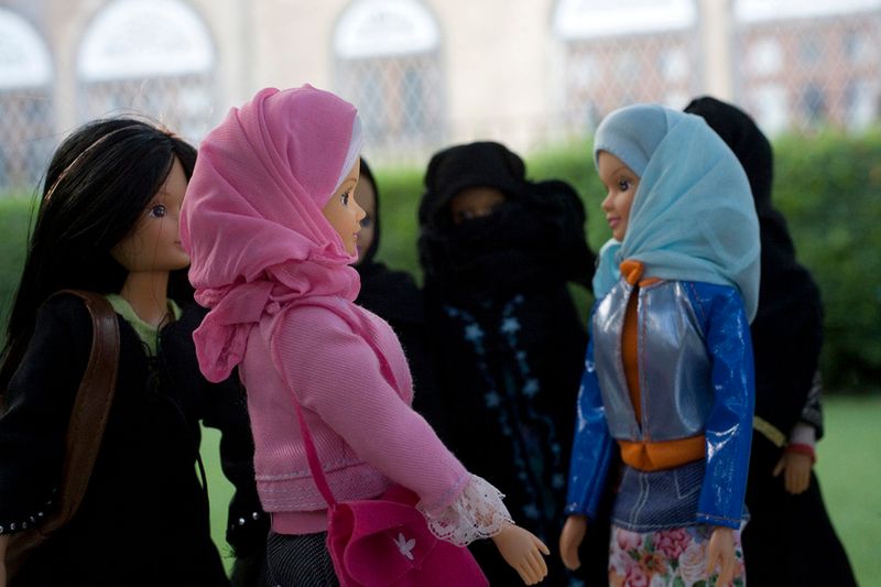 © Boushra Almutawakel - Fulla meets friends at University