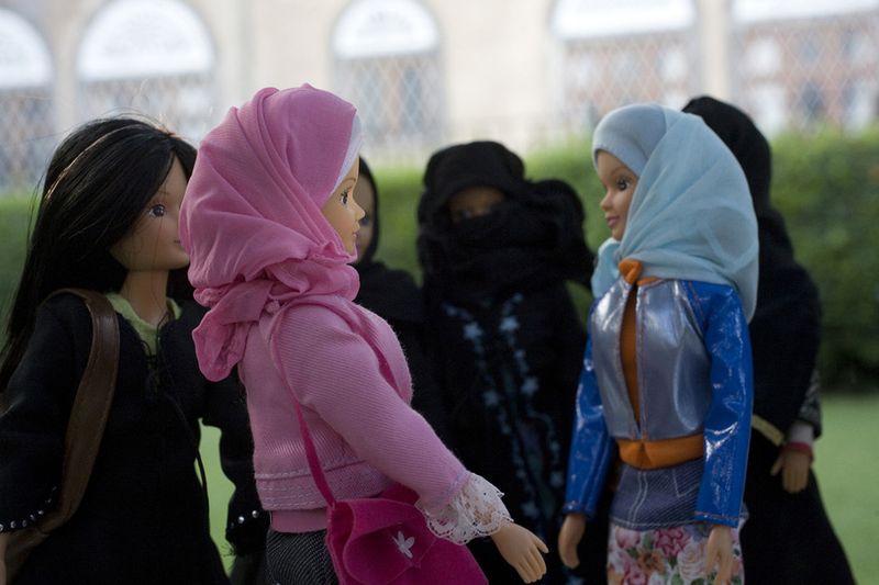 © Boushra Almutawakel - Fulla meets friends at University