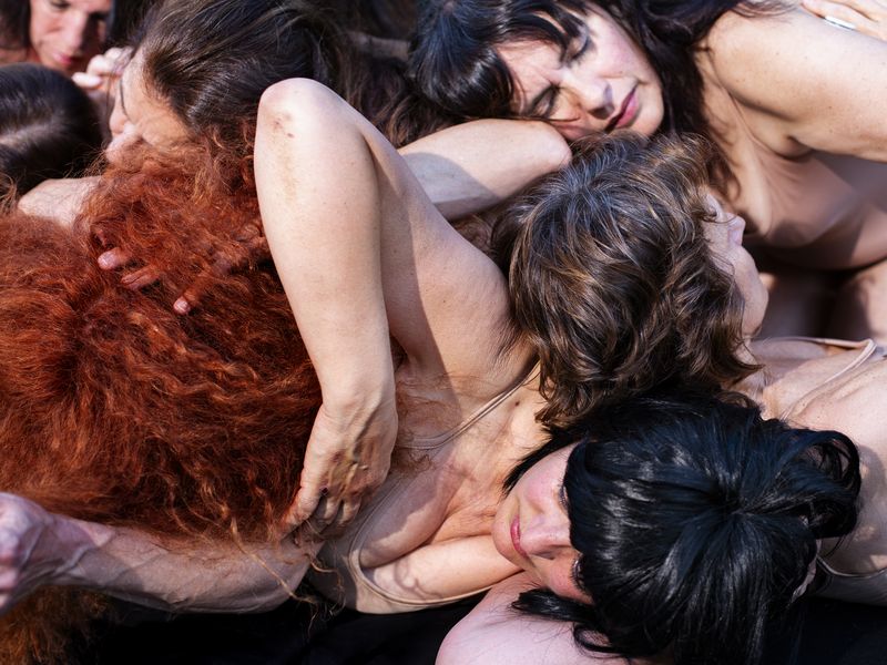 © Elisa Miralles - Image from the THE EXPERIENCE OF INHABITING A BODY photography project