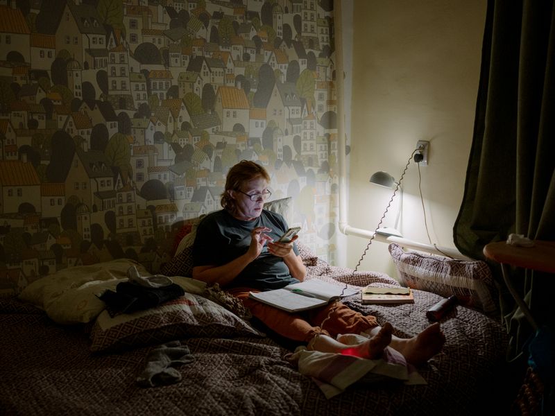 © Aliona Kardash - Image from the It smells of smoke at home photography project