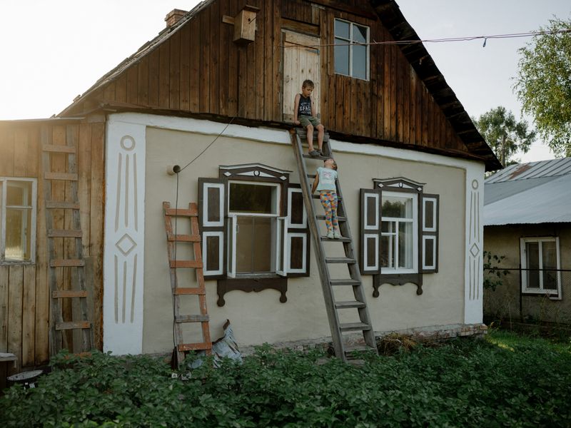 © Aliona Kardash - Image from the It smells of smoke at home photography project