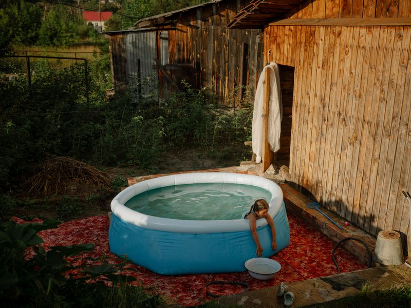 © Aliona Kardash - Image from the It smells of smoke at home photography project