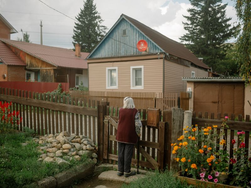 © Aliona Kardash - Image from the It smells of smoke at home photography project