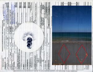 Behind that blue and red (Detrás de ese azul y rojo)