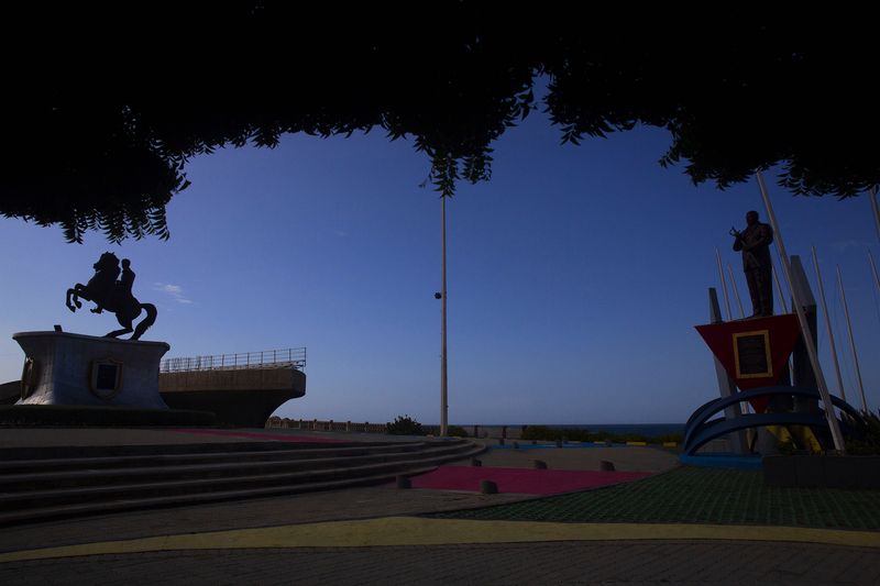 © Freisy González Portales - Image from the Behind that blue and red (Detrás de ese azul y rojo) photography project
