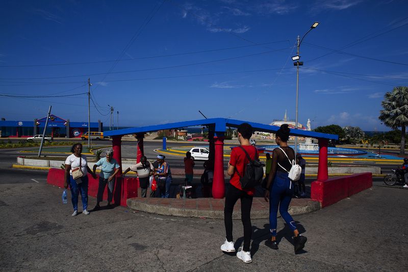 © Freisy González Portales - People walking through the Los silos bus stop. One of the bus stops near the old town of La Guaira, in the Soublette Avenue