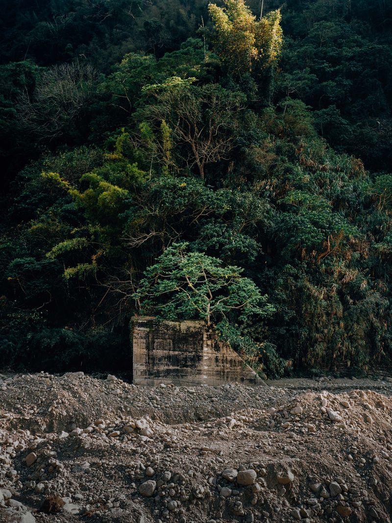 © Huang Chih - Image from the Don't speak to the mountain photography project