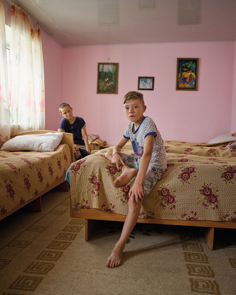 © Louise Amelie - Image from the MISSING MEMBER - Kyrgyzstan, A Country On The Move photography project