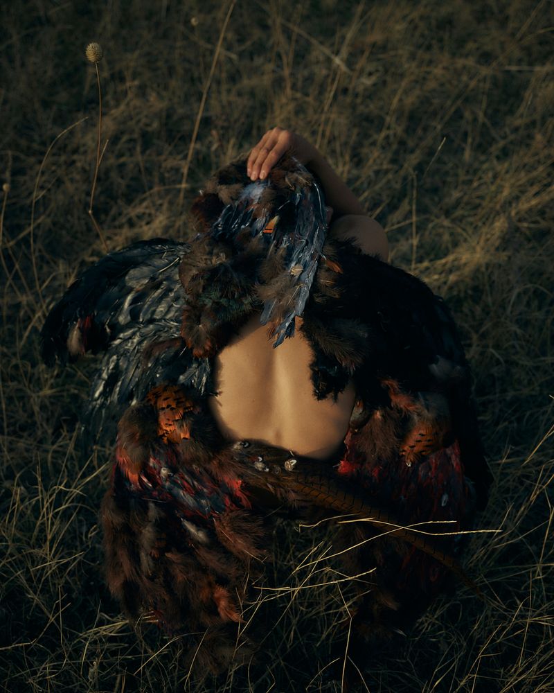 © Louise Amelie - Chögüü. Chögüü means to sink or settle. A body between feather and earth, caught in the moment before departure.