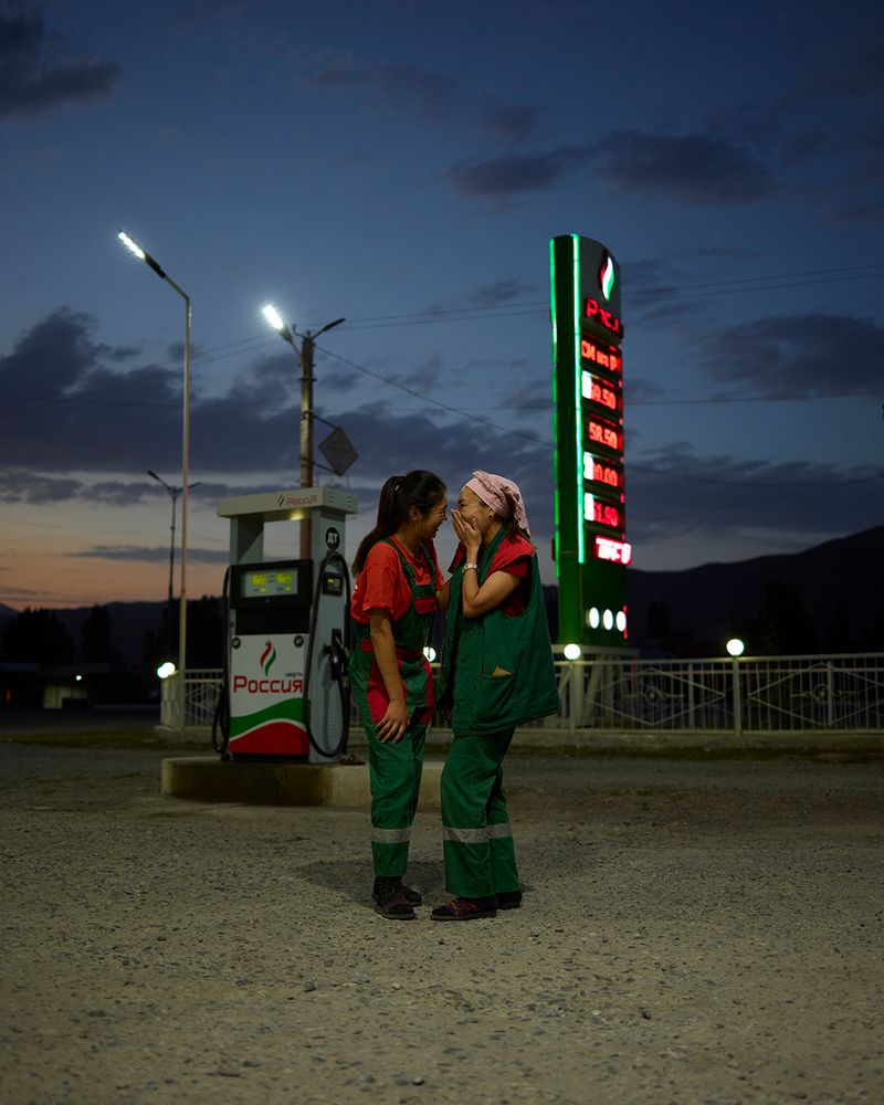 © Louise Amelie - Gas Station Convo