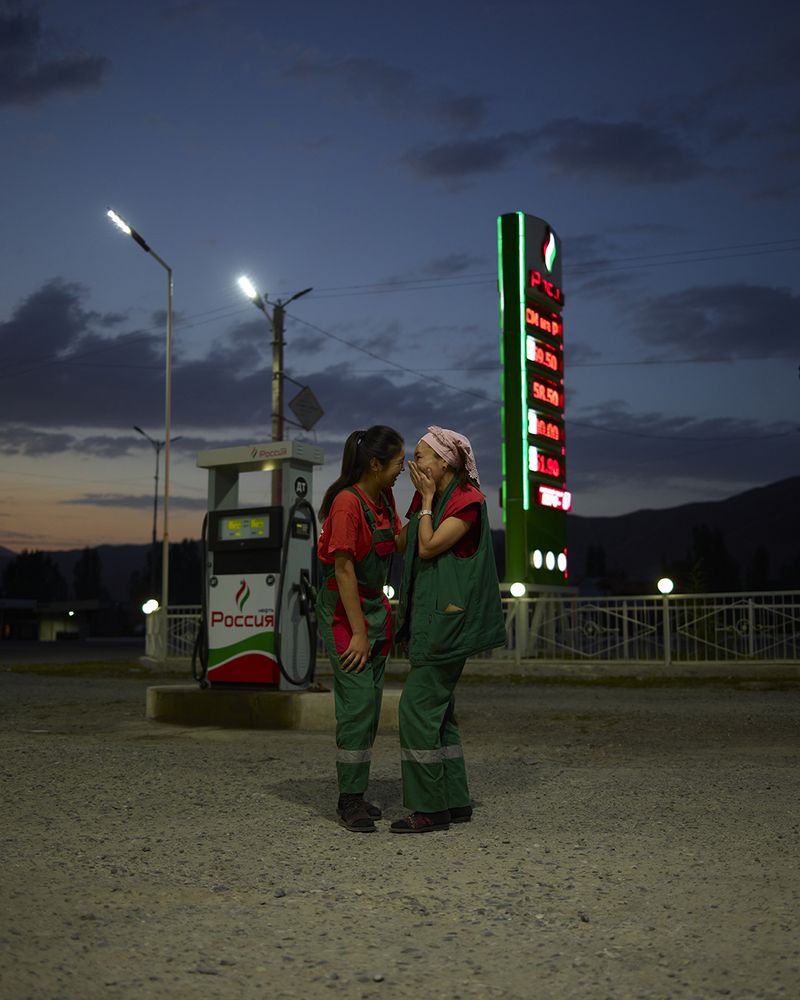 © Louise Amelie - Gas Station Convo