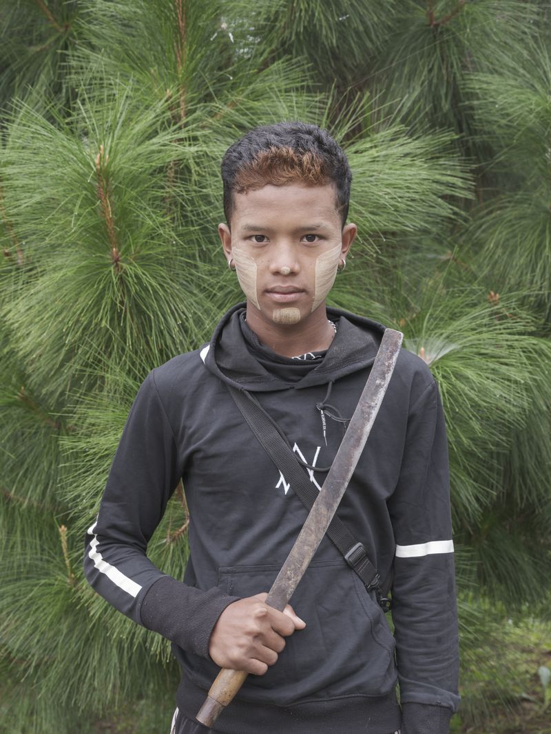 © Roban - Yint with a machete