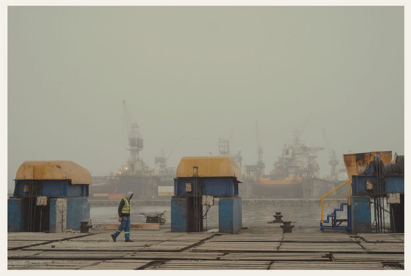 © Noam Azouz - Image from the Behind the Waterfront photography project