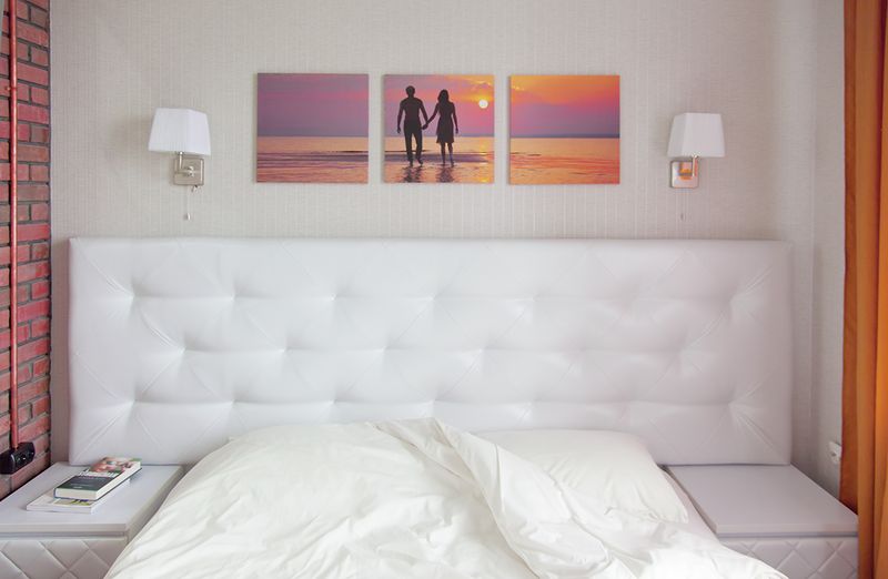 © Victoria Crayhon - Hotel Room, Vladivostok 2012 30 x 44 inch archival pigment print