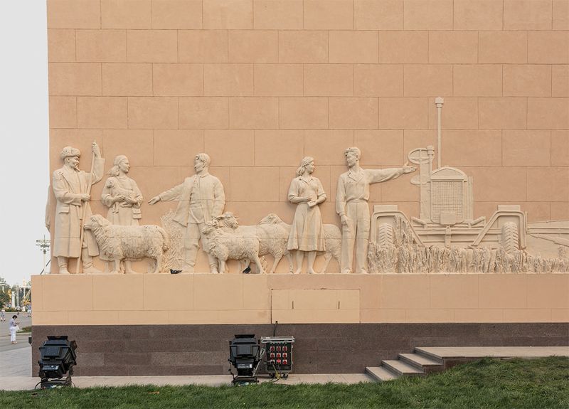 © Victoria Crayhon - Khazakstan Pavilion, Moscow RF 2018 30 x 44 inch archival pigment print