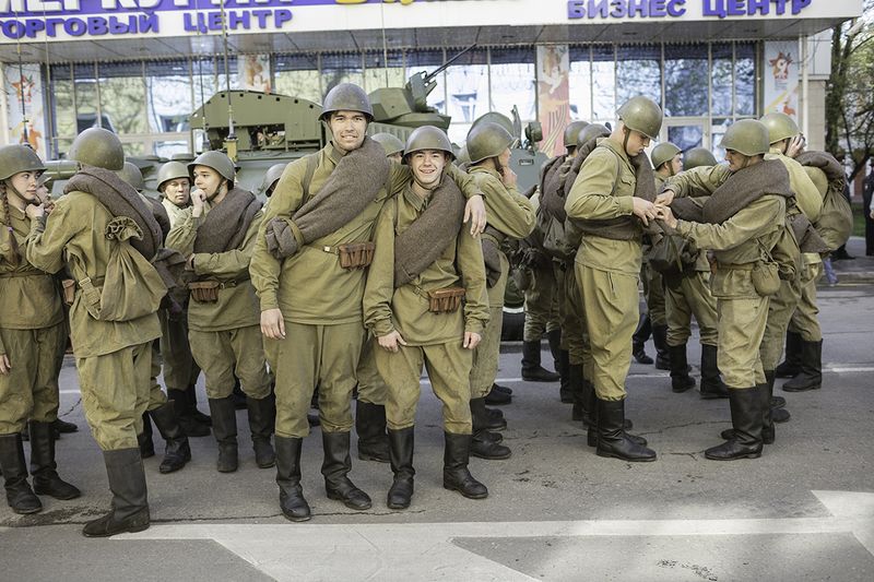 © Victoria Crayhon - Victory Day, Irkutsk RF 2018 30 x 44 inch archival pigment print