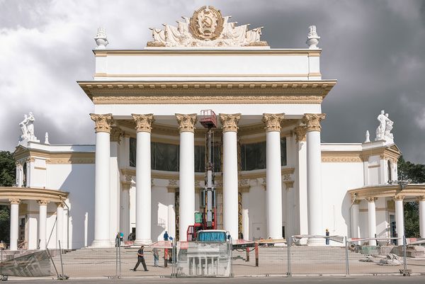 © Victoria Crayhon - Pavilion of Atomic Energy, Moscow RF 2018 30 x 44 inch archival pigment print