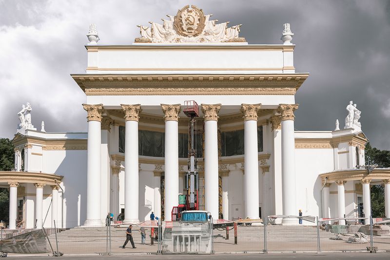 © Victoria Crayhon - Pavilion of Atomic Energy, Moscow RF 2018 30 x 44 inch archival pigment print