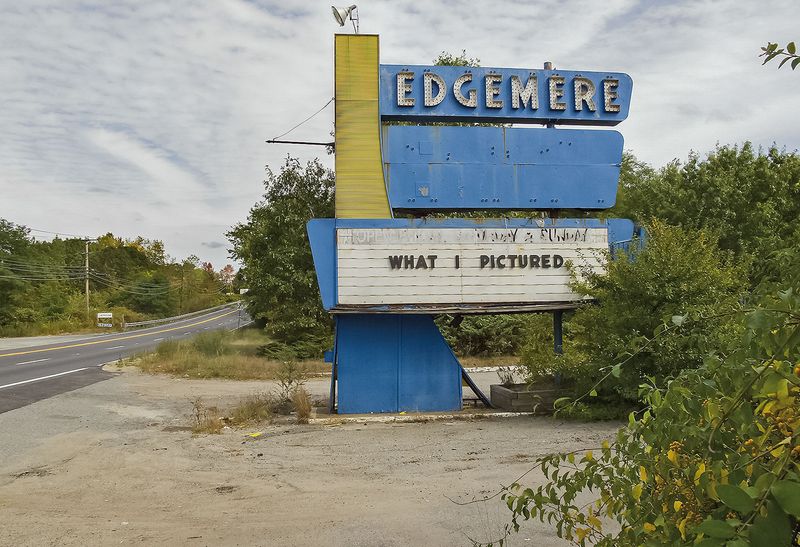 © Victoria Crayhon - Untitled Shrewsbury Massachusetts, USA 44 x 30 inch archival pigment print.