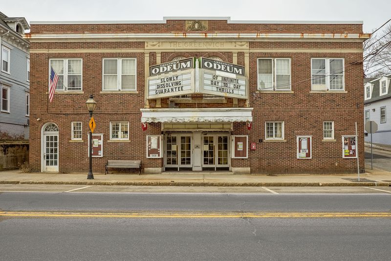 © Victoria Crayhon - Untitled East Greenwich Rhode Island, USA 44 x 30 inch archival pigment print.