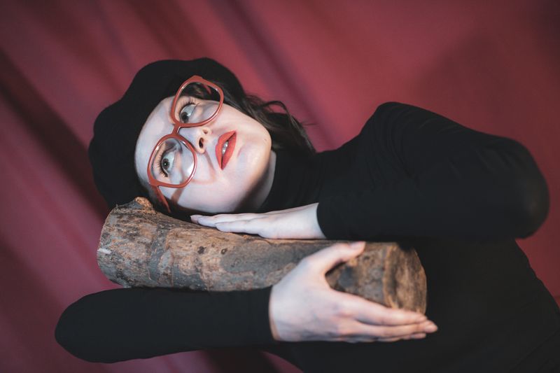 © Ksenia Shupenya - Beret and Log