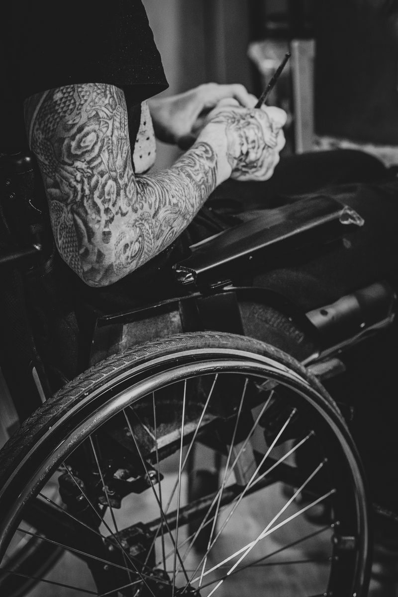 © Ksenia Shupenya - Symptom of MS - Balance